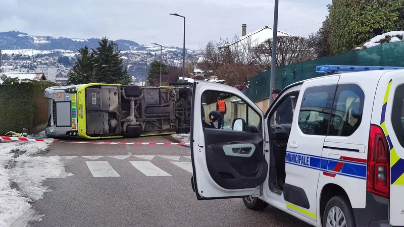 Le bus accidenté devrait être évacué dans l'après-midi