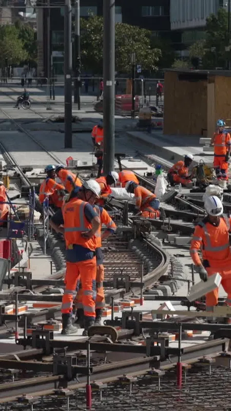 "Des ajustements au millimètre" : c’est bientôt la fin de ce chantier hors norme pour le tramway du Havre