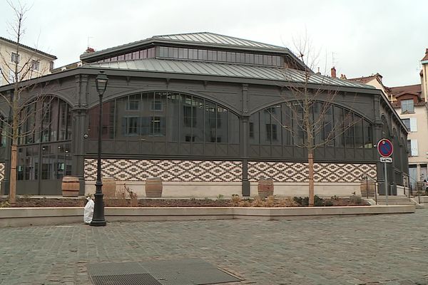 L'ancien bâtiment rénové accueille désormais un nouveau concept de restauration au centre-ville du Puy-en-Velay.