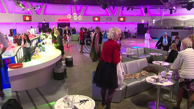 La piste de danse se remplit petit à petit