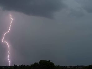 Photo d'illustration d'un éclair de foudre pendant un orage.