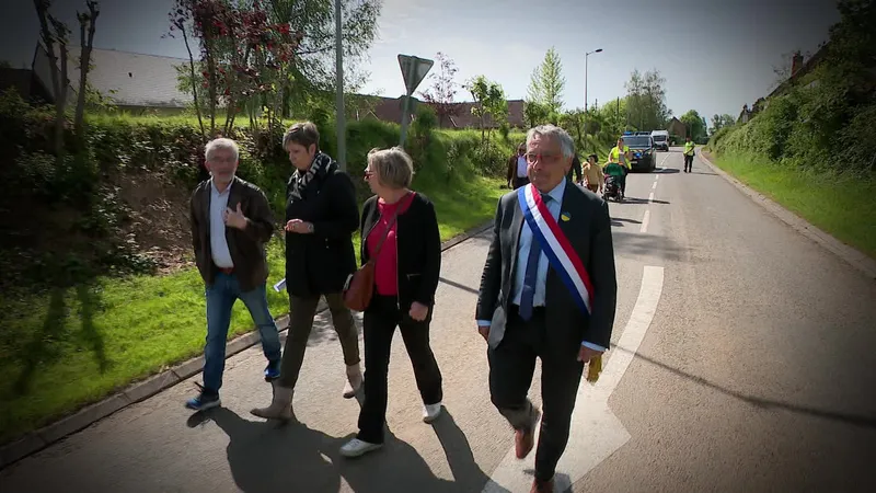 En mai 2024, Laurent Somon était présent à une manifestation organisée contre la fermeture d'une classe à l'école de Bernaville. 