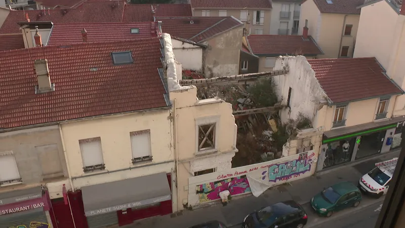 Ce qu'il reste du 125 route de Vienne, 4 ans après l'incendie (15/2/23)