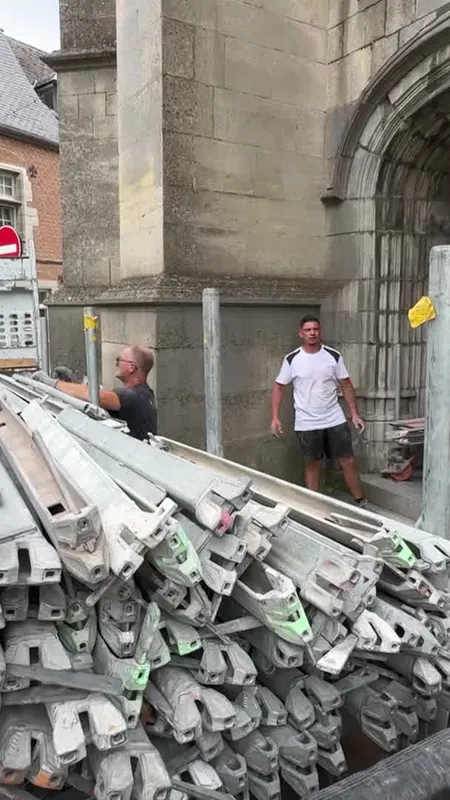VIDÉO. Cinq ans après un incendie, cette collégiale révèle un étonnant vestige caché sous les enduits