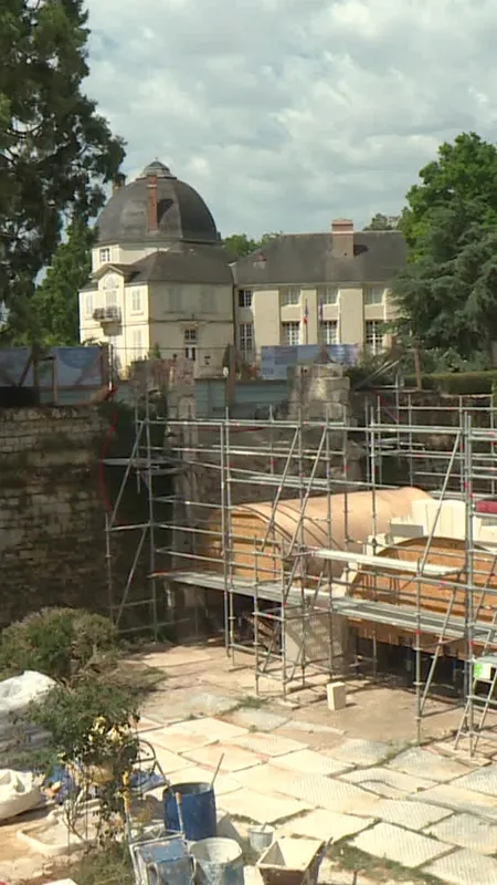 Le château de Châteauneuf-sur-Loire retrouve son pont historique après un chantier à 3 millions d’euros