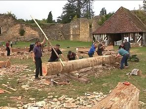 Les artisans bénévoles viennent de treize pays différents