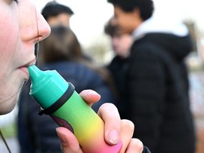 Les puffs sont interdites à la vente et à la consommation depuis ce jeudi 13 février 2025 en France.