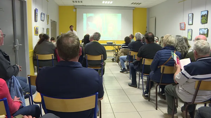 Une réunion d'information sur un projet de collège privé hors contrat à Étang-sur-Arroux (Saône-et-Loire), mardi 8 avril 2025.