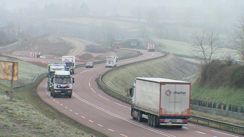 La RCEA est encore sur certains passages en 2 X 1 voie, mais ces sections vont disparaître