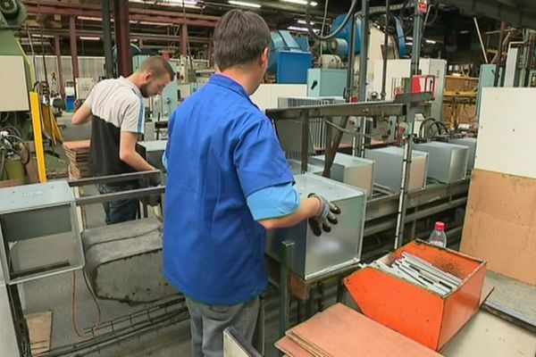 Stéphane Decayeux, patron d'une grande entreprise de la Somme, qui emploie 600 salariés en Europe, estime qu'en fonction des résultats des législatives, "les arbitrages se faire au détriment de la France".