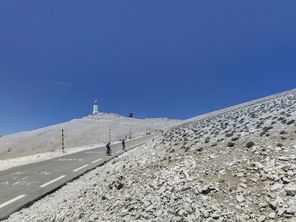 Un cycliste a fait une grave chute ce jeudi sur la route du Mont Ventoux sur la commune de Bédoin.