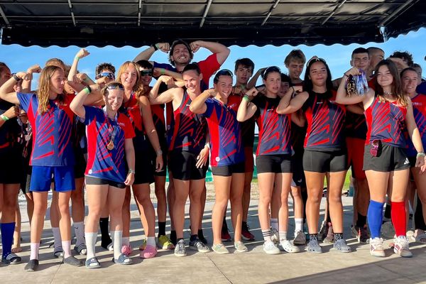 Les athlètes du SNB Canoë-Kayak Dragon Boat.