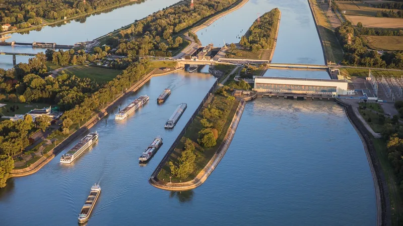 L'écluse de Vagelgrun pilote l'écluse de Fessenheim à distance depuis 2023, en dehors des heures de forte affluence.